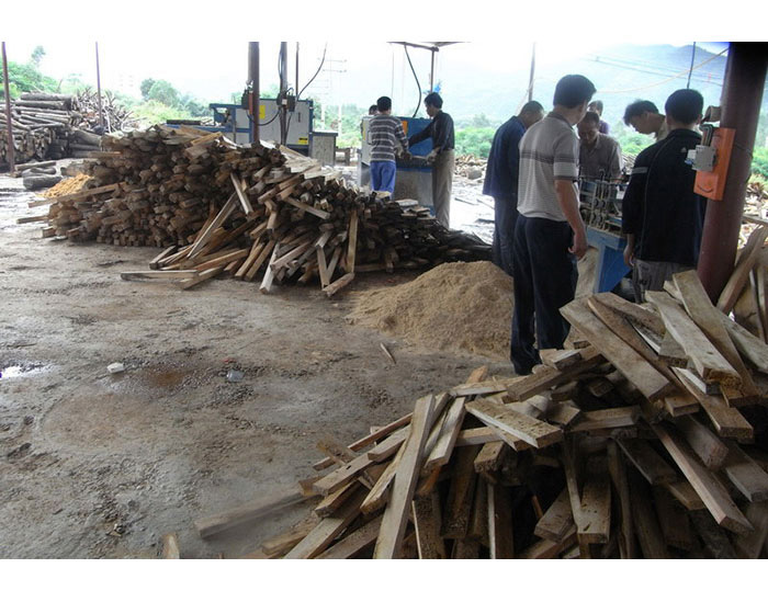 廣東省韶關(guān)市馬壩-方木多片鋸150高-加工現(xiàn)場
