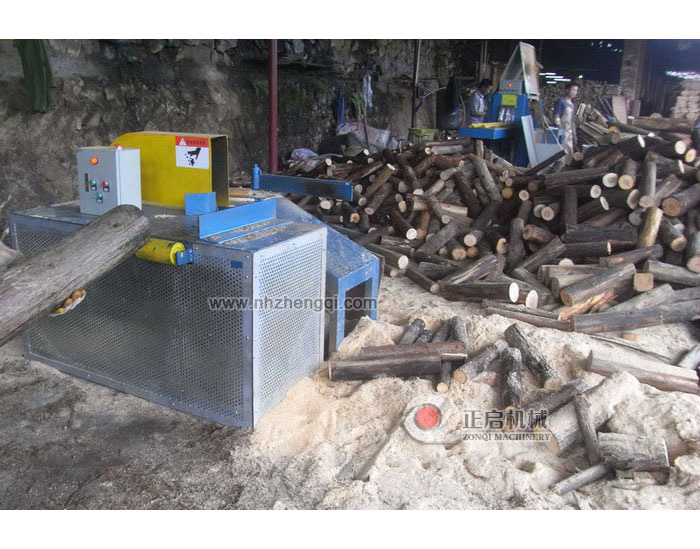 湖南汝城圓木截斷機加工現(xiàn)場