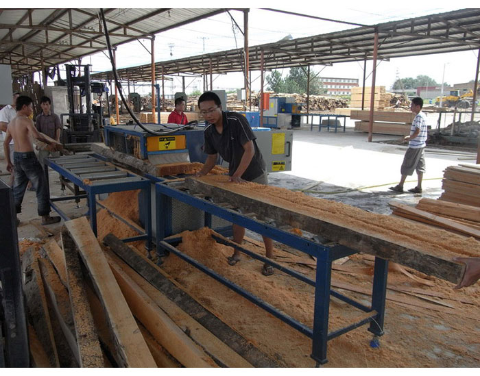 天津市-150方木多片鋸加工現(xiàn)場(chǎng)